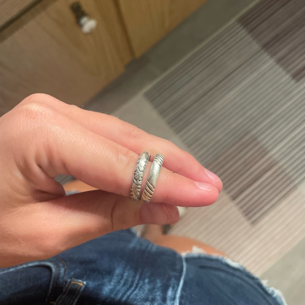 LINE GENUINE SILVER RING SIZE 8